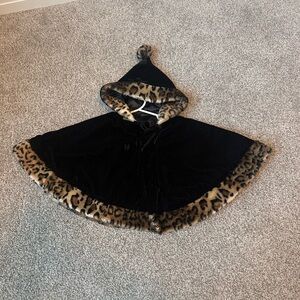 Girls Leopard Cheetah hooded fur poncho. Toby NYC. Size 4. Cape Shaw
